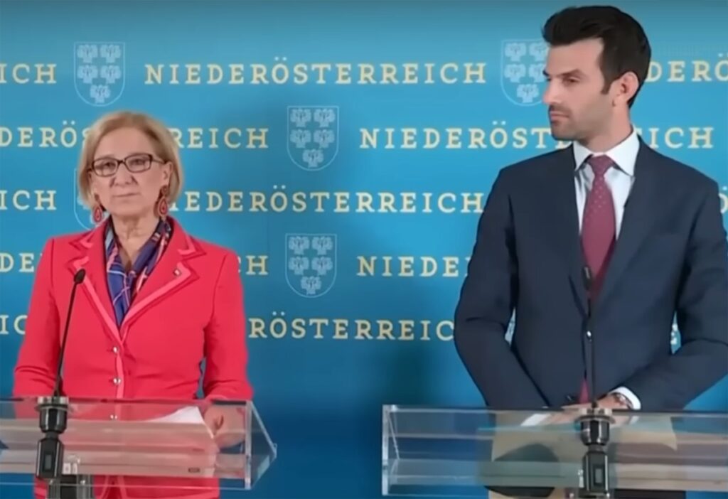 Mikl-Leitner u. Landbauer bei einer PK. (c) Screenshot Youtube