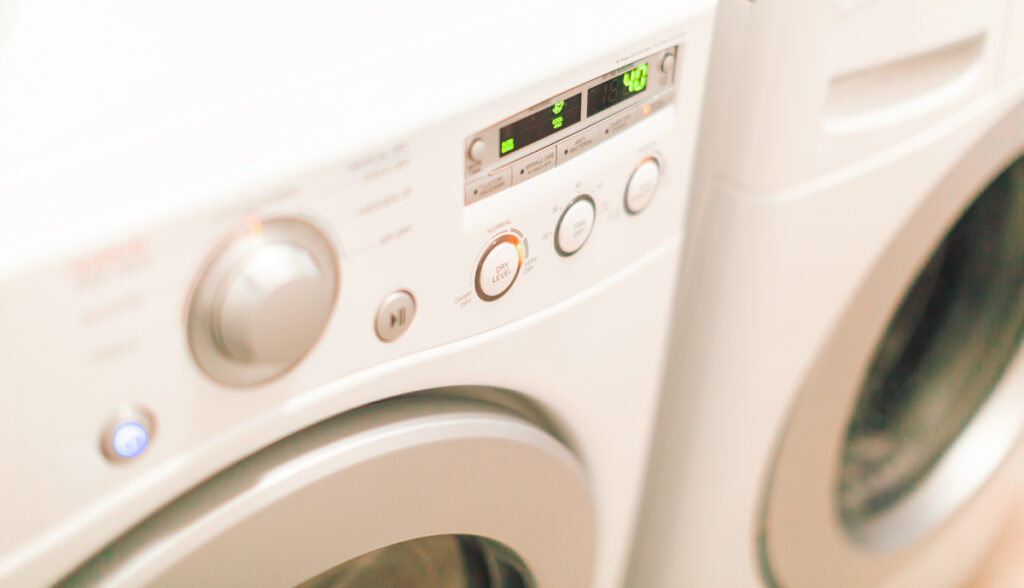 »Aufgedeckt« – Strommafia manipuliert Waschmaschinentimer! 1 Waschmaschinen, Stichwort Strommafia.
(c) AdobeStock