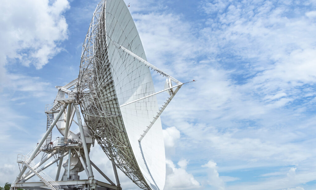 »DDS – Drohnen-Defense-Shield« gegen unliebsame Drohnenflüge über Heim & Garten 1 Große Satellitenschüssel, Stichwort Drohnen-Defense-Shield.
(c) AdobeStock