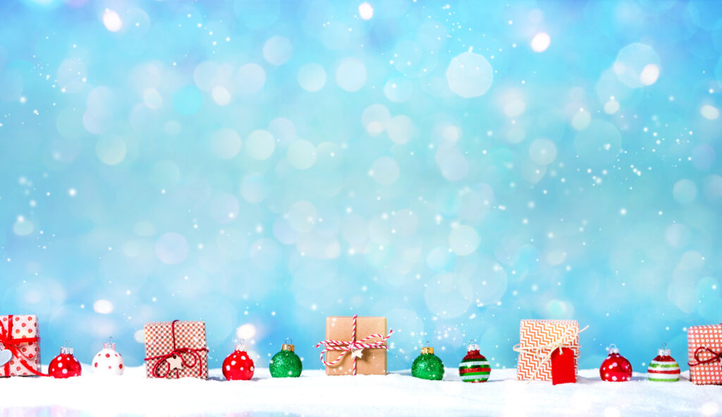 Collection of Christmas gift boxes in a snow covered landscape. (c) AdobeStock