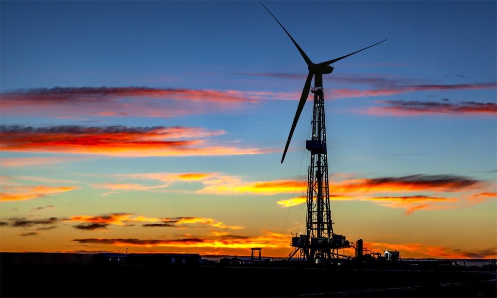 #COP28 breaking-news: Auf »jeden« Bohrturm kommt ein Windrad! Ein Bohrturm mit einem Windrad. (c) Pixabay.com/ K2