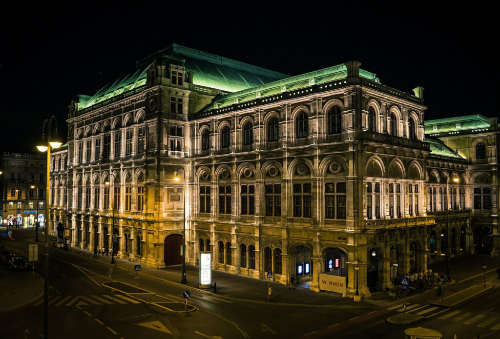 Wiener Staatsoper bei Nacht. (c) Pixabay.com