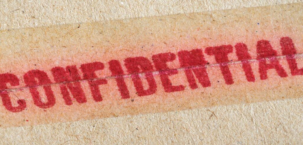 Schriftzug Confidential. (c) AdobeStock