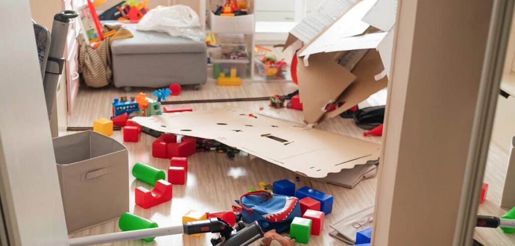 Ein unaufgeräumtes Kinderzimmer. (c) AdobeStock