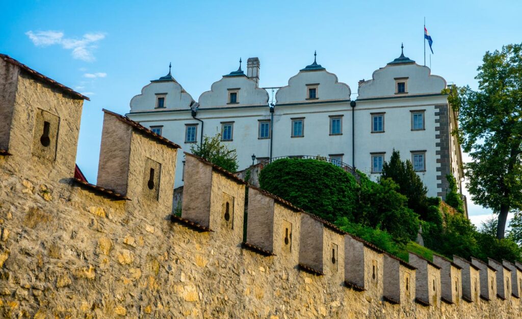 Wenn Trump die Wahl verliert, zieht er mit seiner Familie ins Waldviertel – Udo frohlockt 1 Schloss Weitra im Waldviertel.
(c) Picabay.com